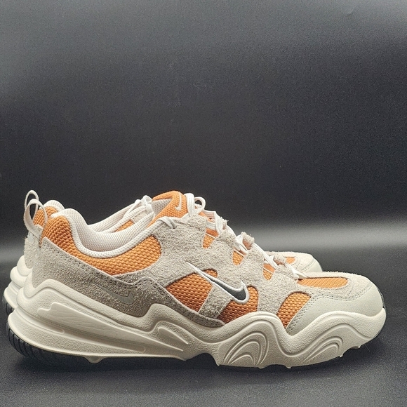 Nike Tech Hera Sneakers - Picture 2 of 10